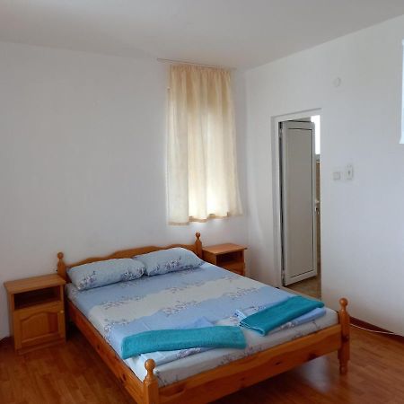 Vili Marina Rooms Krapets  Bagian luar foto