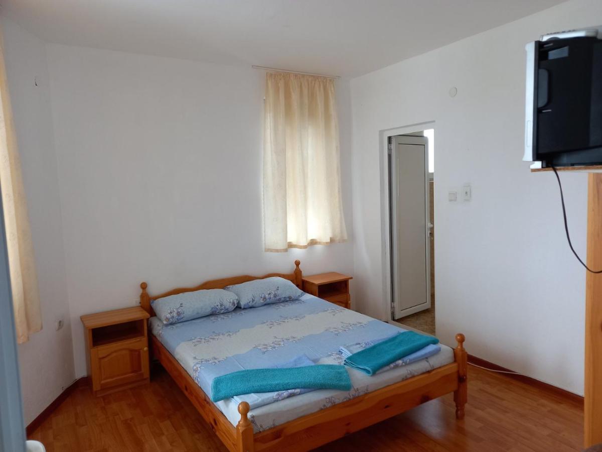 Vili Marina Rooms Krapets  Bagian luar foto